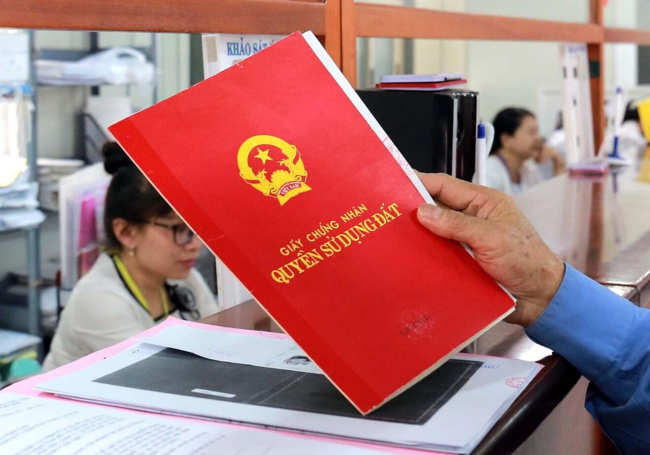 Thủ Tục Tách Sổ Đỏ Có Bắt Buộc Trích Lục Giấy Khai Sinh Không?