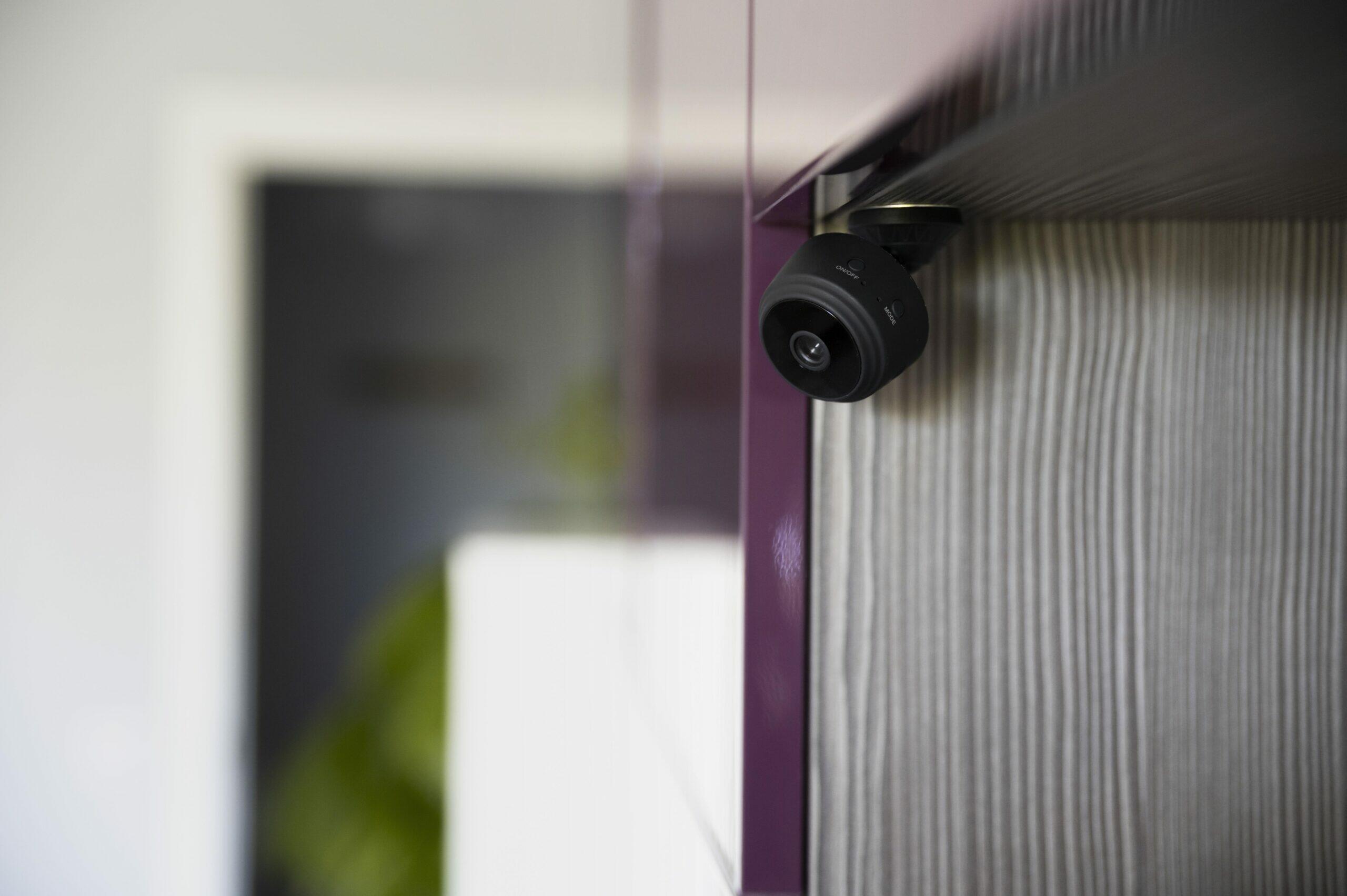 4 Cách Phát Hiện Camera Ẩn Phòng Ngừa Quay Lén Trong Phòng Trọ, Khách Sạn